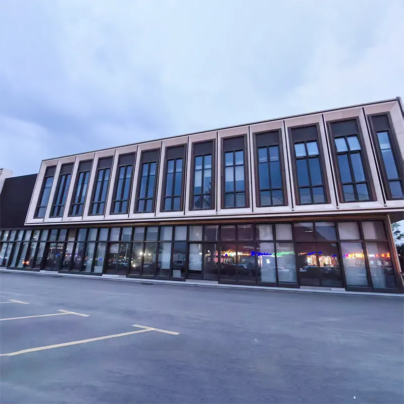 ما هو زجاج الحائط الساتر وكيف يمكن أن يحول المباني التجارية الحديثة