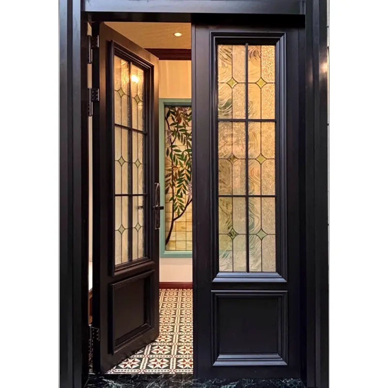 أبواب ذات تصميم فني من سبائك الألومنيوم