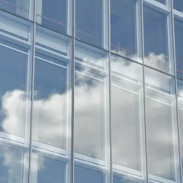 زجاج مقاوم للأشعة فوق البنفسجية للأبواب والنوافذ